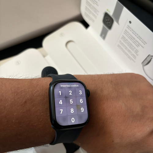 Apple Watch Series 7 GPS 41mm Cassa in Alluminio con Cinturino Sport Midnight... - Foto 2 di 2