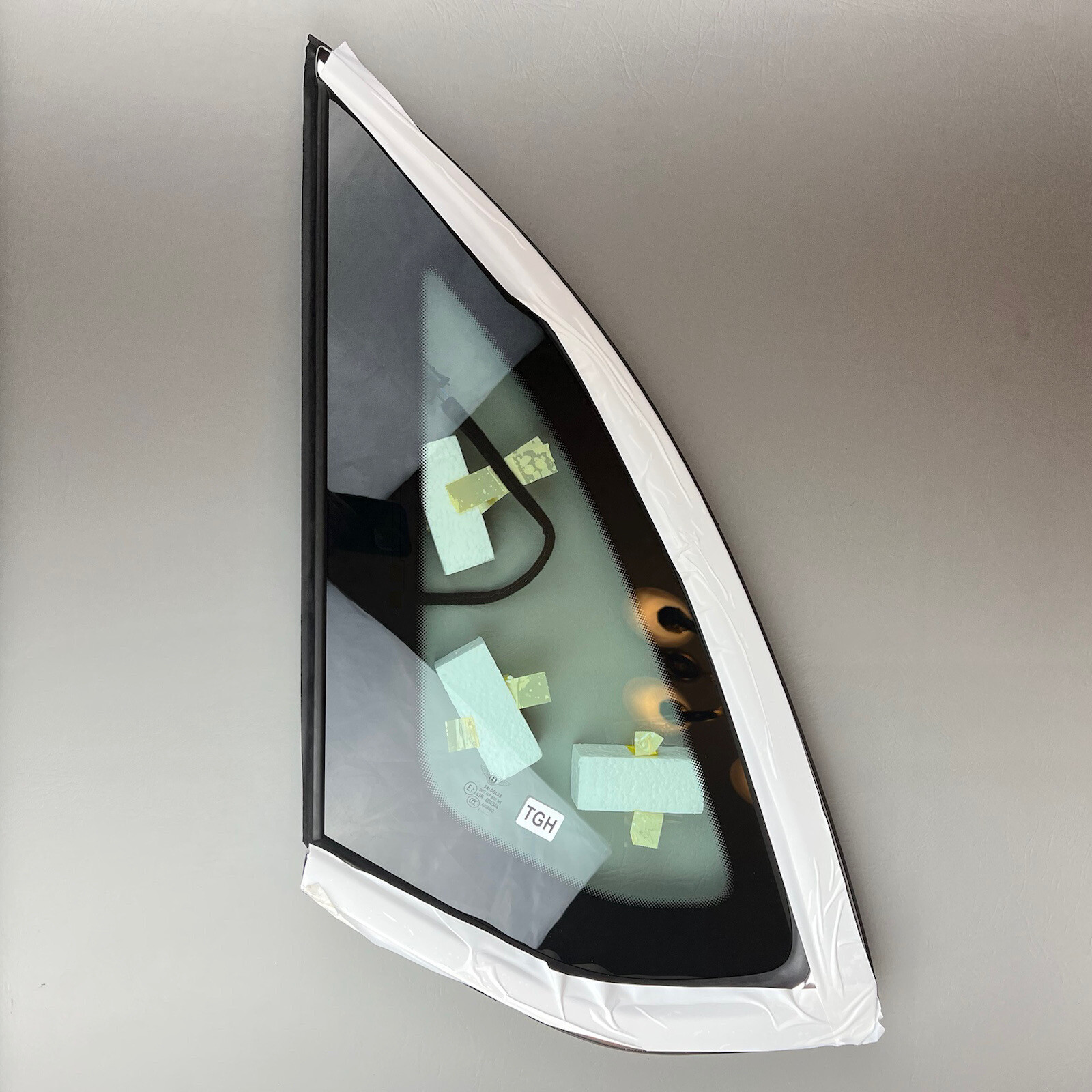 2016-23 BENTLEY BENTAYGA REAR LEFT GLASS QUARTER VENT WINDOW CORNER PANEL TRIM