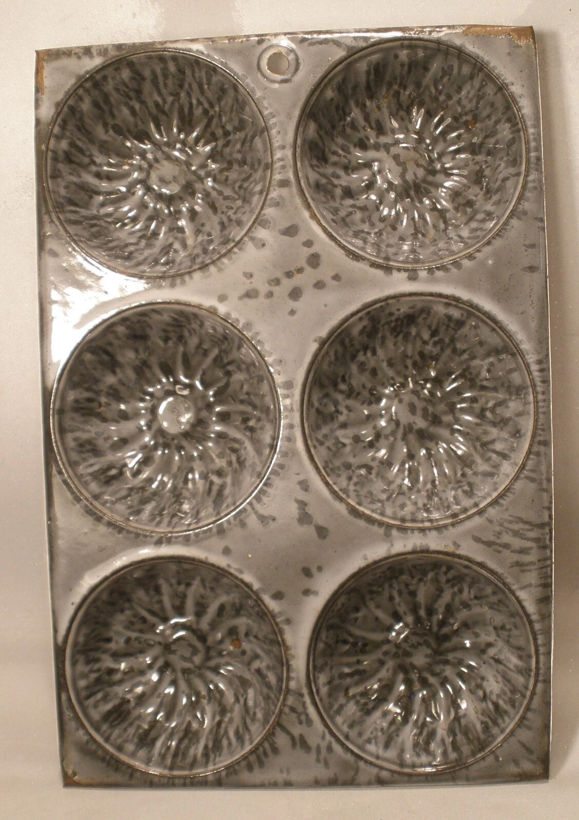 Graniteware 6 cup Turk’s Head Muffin Pan