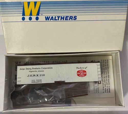 WALTHERS HO Scale J.E.R.X. 40' DS WOOD REEFER #1010 - Picture 2 of 3