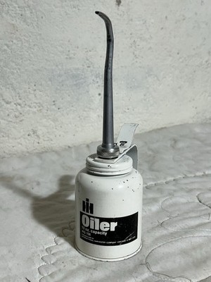 Vintage Eagle International Harvester IH White Pump Oiler USA 10 Ounce HG 156
