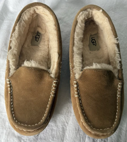 Pantofole mocassino UGG Ansley in camoscio marrone 10