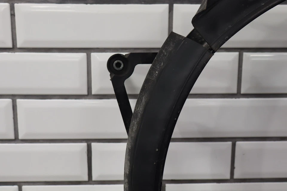 Cubierta interior del ventilador Duramax Colorado Canyon 2016-22 2,8 L OEM 84243708 Foto 2 de 4