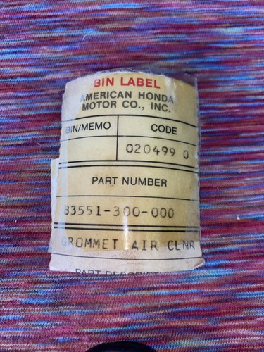 GENUINE Honda NOS 83551-300-000 GROMMET, AIR CLEANER - Picture 2 of 3