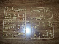 Italeri 1/35th Scale Autoblinda Kit # 6591 Parts: Bersaglieri figures.