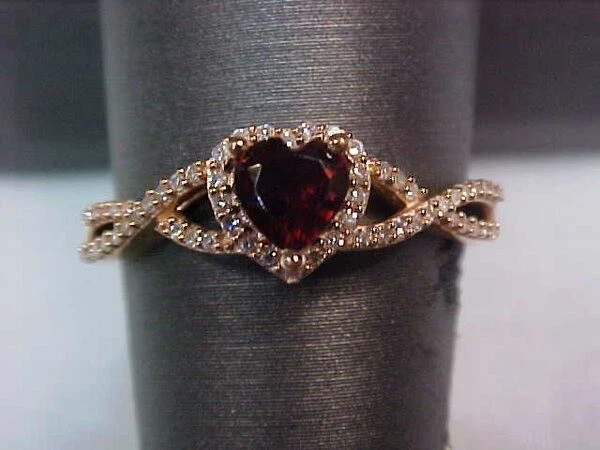 ESTATE CR HEART SHAPED RUBY AND NATURAL DIAMOND RING 10K ROSE GOLD SIZE 7.75 - Image 2 of 4