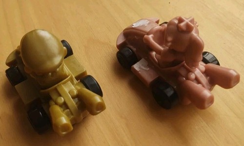 Lot de 2 jouets McDonald’s Mario Kart 2024 Nintendo : Mario doré et princesse rose - Photo 4/9