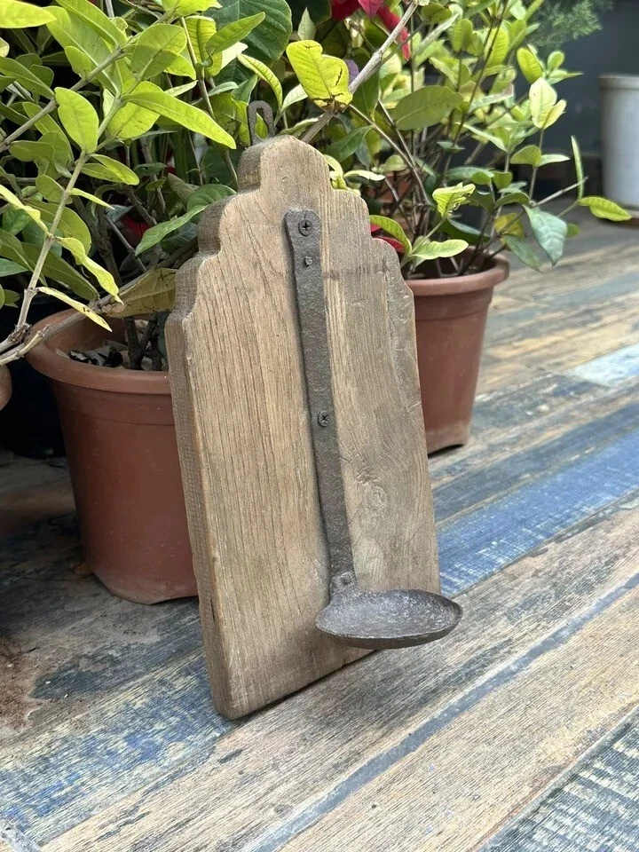 Lámpara de aceite colgante de pared tallada a mano antigua de hierro de madera antigua de 1700 soporte para velas Foto 2 de 4