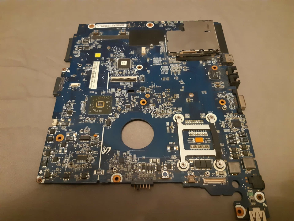 BA92 - 04654A Samsung Motherboard with Intel CPU in set WORKING - Image 4 of 4