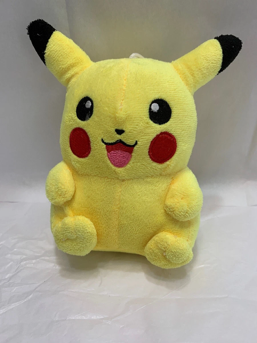 El peluche de pikachu sale