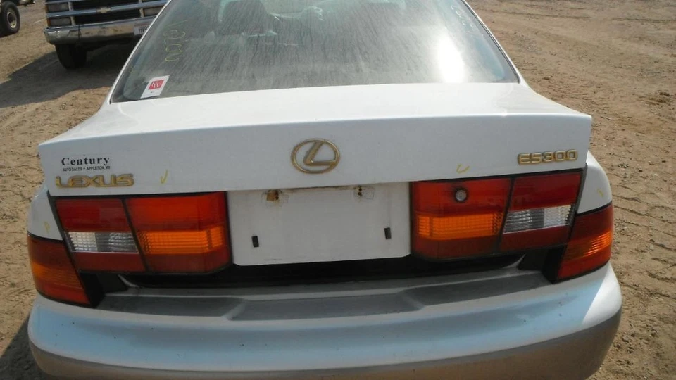 (LOCAL PICKUP ONLY) Trunk/Hatch/Tailgate Fits 97-99 LEXUS ES300 1538521 - Image 3 of 4