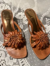 VINTAGE BAKERS FLOWER POWER BRAIDED LEATHER OPEN TOE HEELS SHOES 7.5