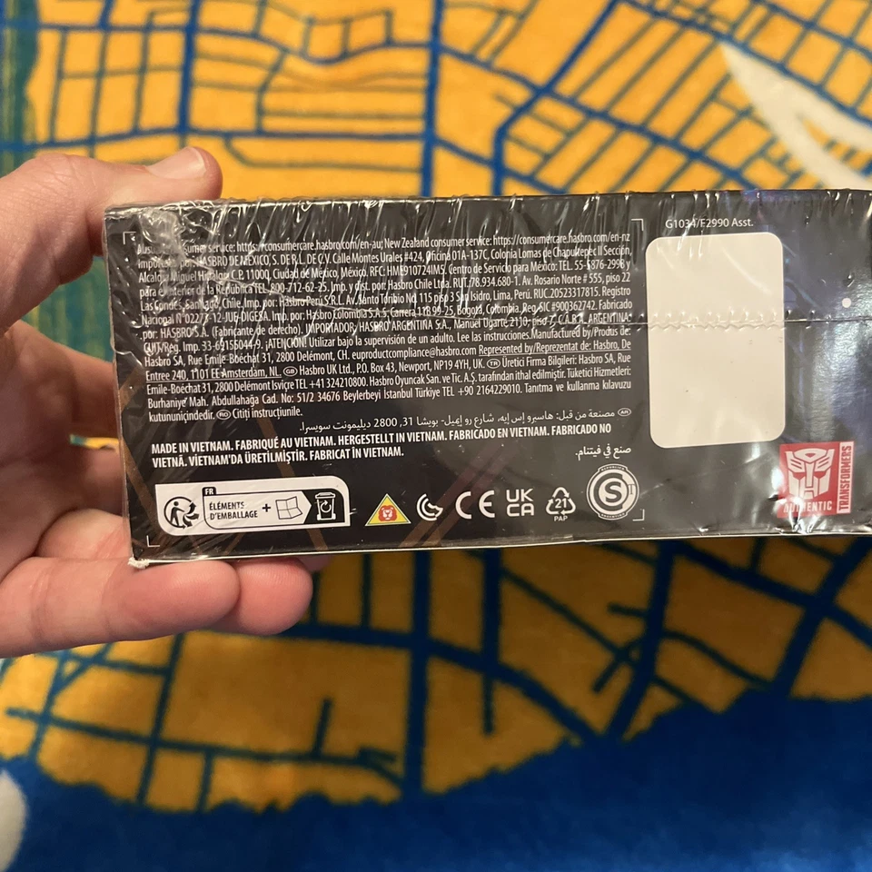 Transformers Legacy United G2 Universe Breakdown and Origins Bumblebee 2-Pack - Image 2 of 4