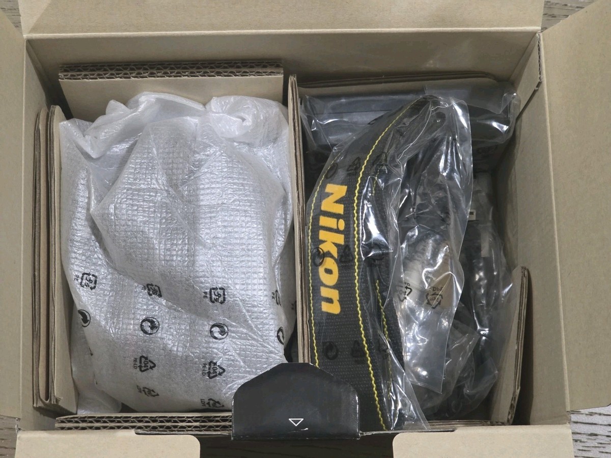 Nikon D3500 W/ AF-P DX NIKKOR 18-55mm f/3.5-5.6G VR Black