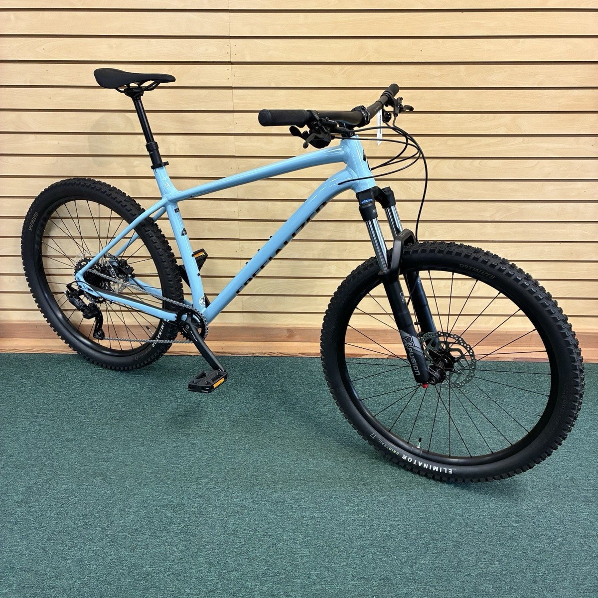 NEW! BLEM! 2022 Specialized Fuse 27.5” Gloss Arctic Blue / Black