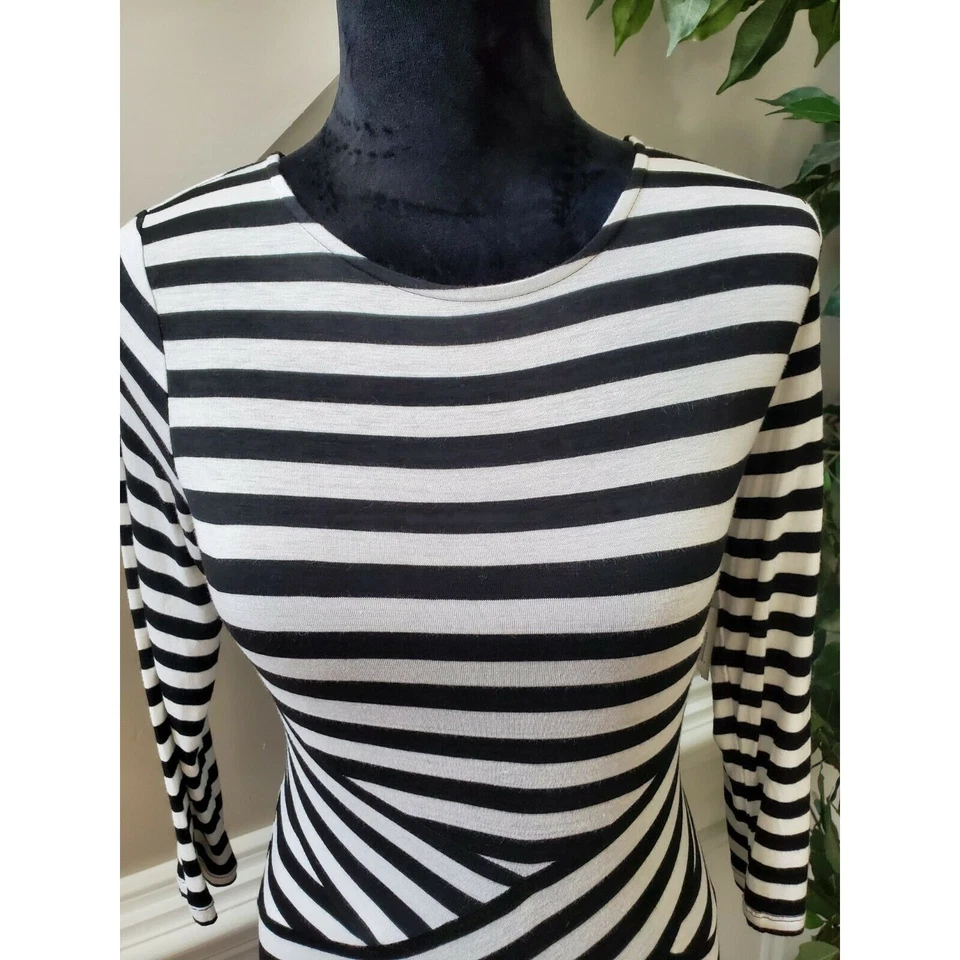 Vestido ECI Newyork Mujer Blanco y Negro Rayón Cuello Redondo Manga Larga Hasta la Rodilla S Foto 2 de 4