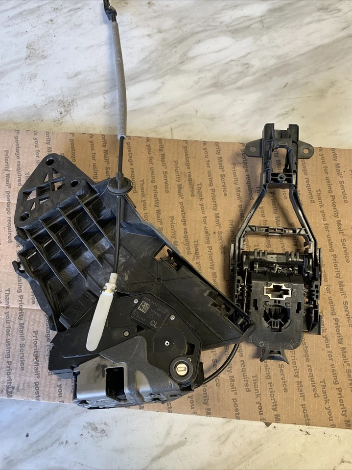 Actuador de cerradura de puerta trasera derecha Volvo S60 2011-2018 31301745 OEM Foto 2 de 4