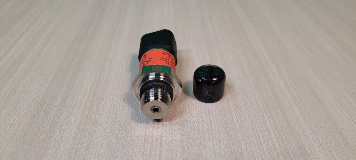 JCB 332/x7524 Sauer Danfoss Pressure Transmitter MBS 1250 for sale