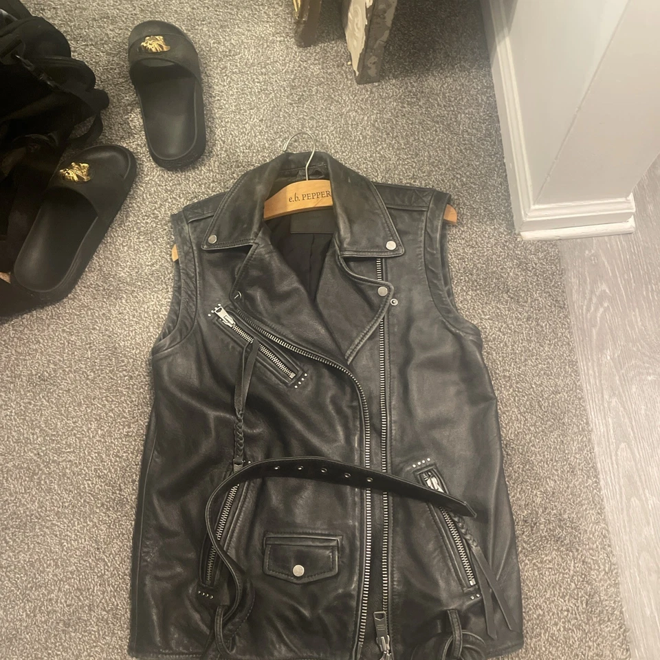 Chaleco sin mangas de cuero negro ALL SAINTS talla pequeña nuevo con etiquetas venta al por menor 695,00 Foto 4 de 4