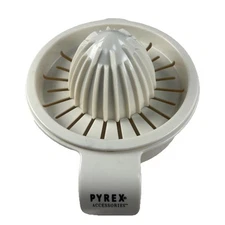 Pyrex 2 Pcs. Plastic Juicer/Reamer For Citrus Fruits Lemons Limes Oranges EUC
