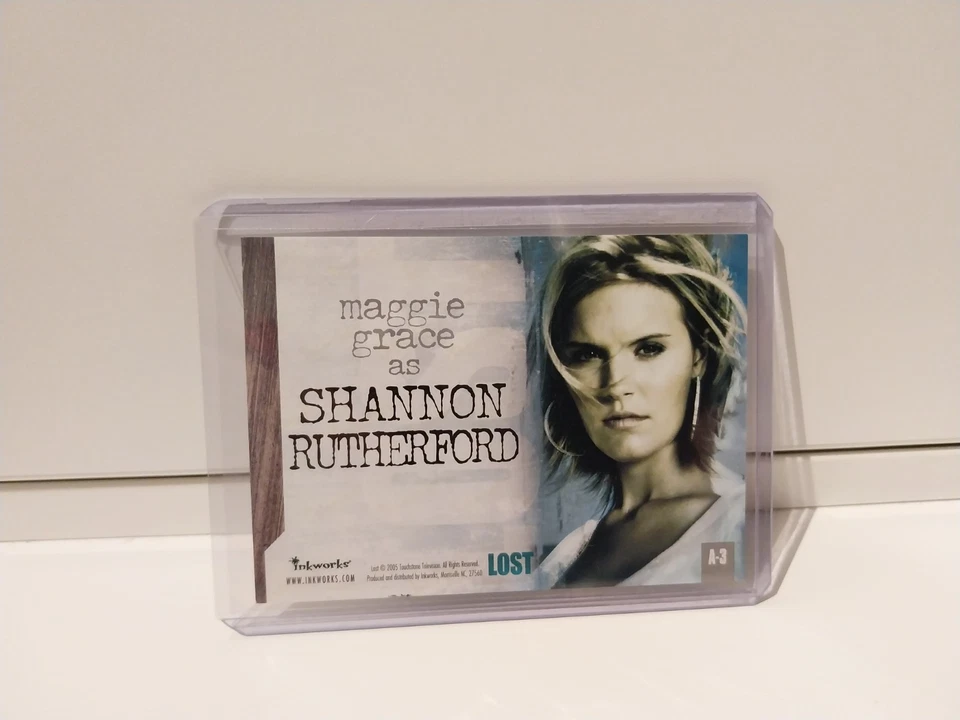 LOST SEASON ONE - A3 - MAGGIE GRACE AS SHANNON RUTHERFORD AUTOGRAMMKARTE - Bild 2 von 2