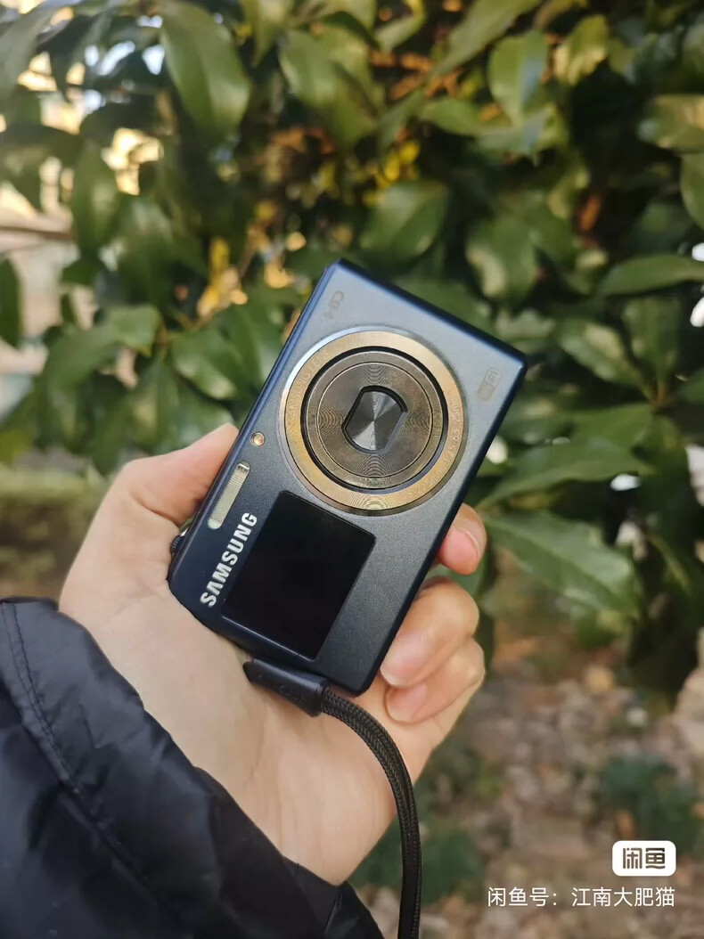 Samsung DV150F Digital Camera 16.2MP 5x optical zoom Dual LCD