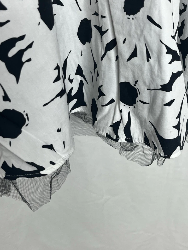 Vestido floral preto e branco com cinto Emily West sem mangas de tule tamanho 16 - Imagem 3 de 4