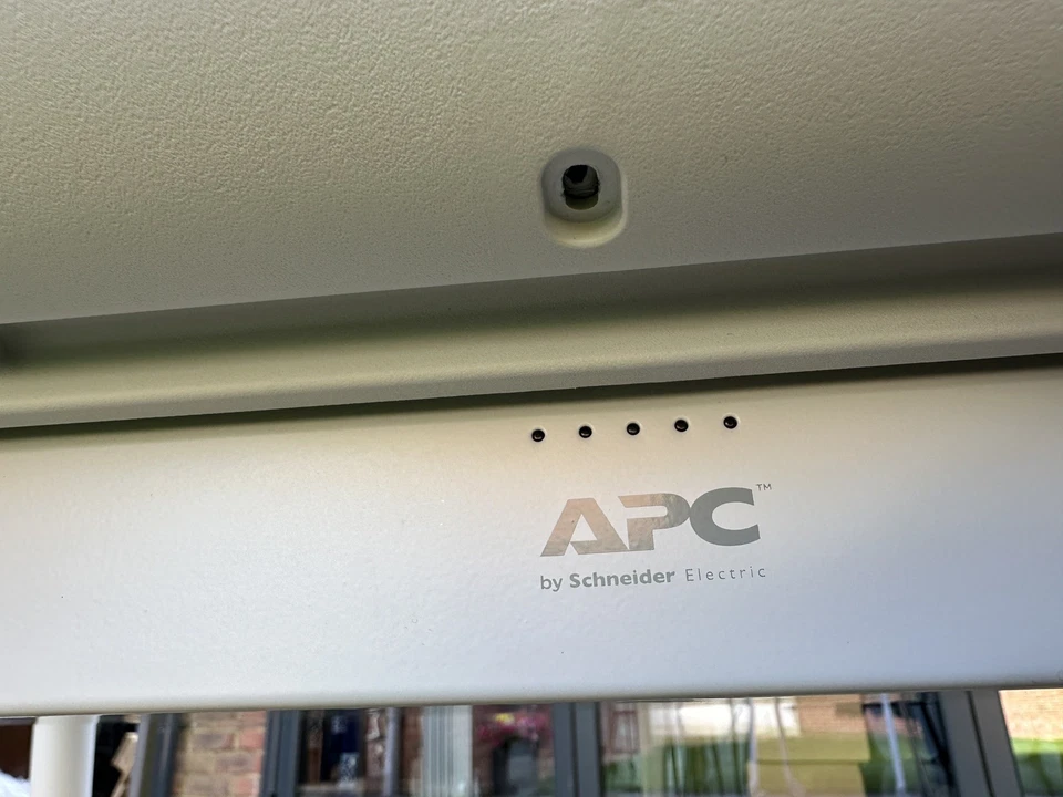 Microsoft Surface Hub 2s 50" Interactive Whiteboard With Stand and battery pack - Image 3 of 4