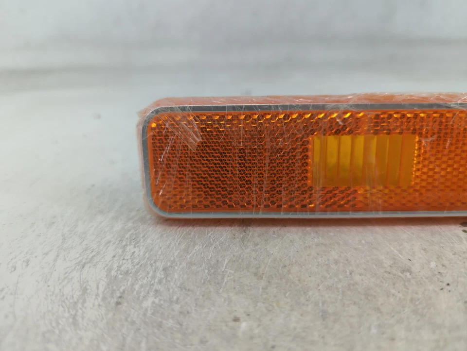 1993 Chevrolet Blazer Side Marker Light YS8ZE - Image 2 of 4