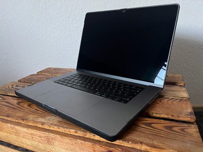 Macbook Pro 16 zoll, M1 Max, 32GB Ram, 1 TB SSD, 24 Ladezyklen