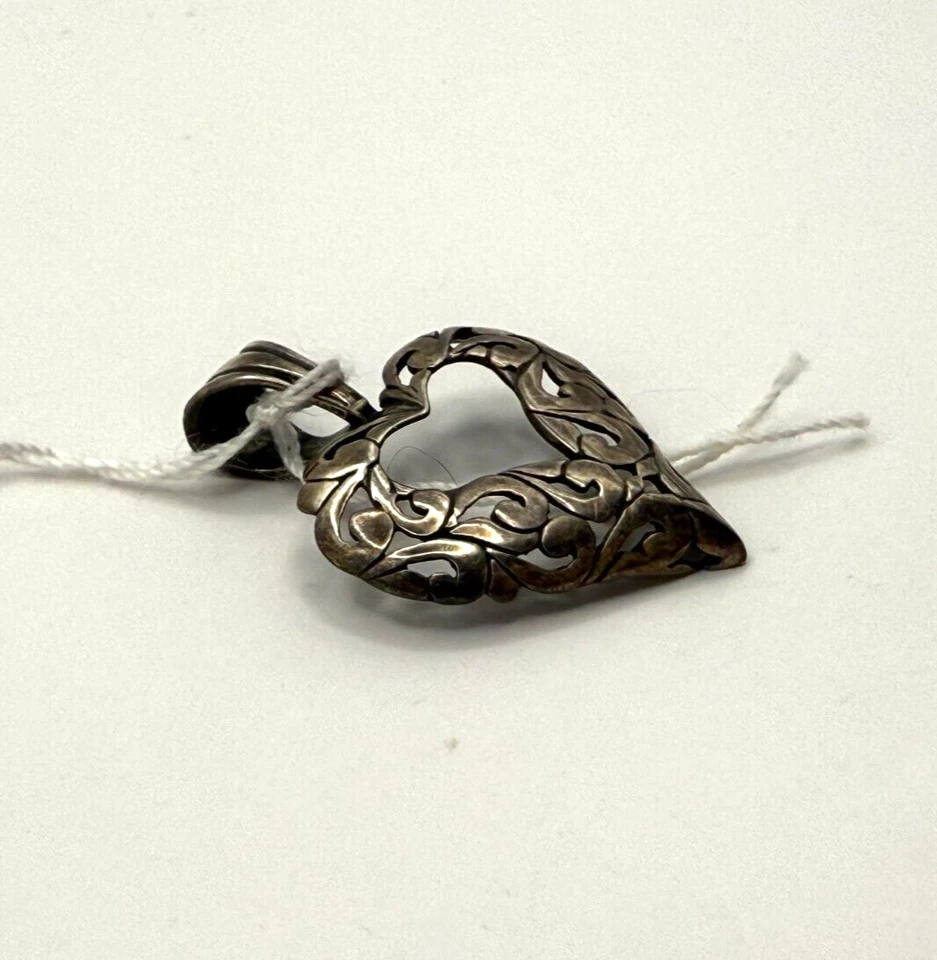 Dije de amor colgante corazón C de plata esterlina Jezlaine Foto 3 de 4