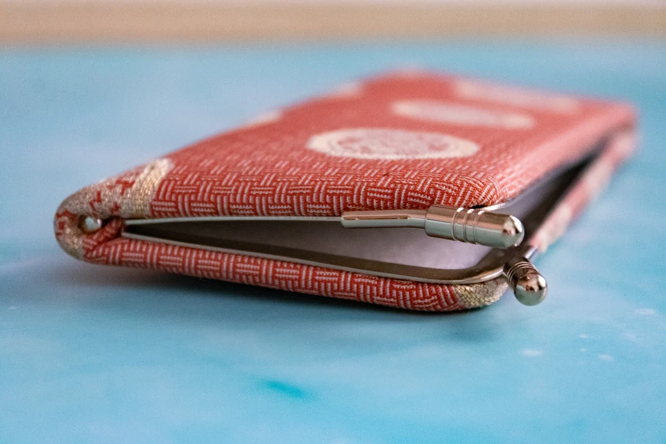 Cartera oriental asiática japonesa de seda kimono rosa-naranja melocotón dorado a cuadros Foto 3 de 4