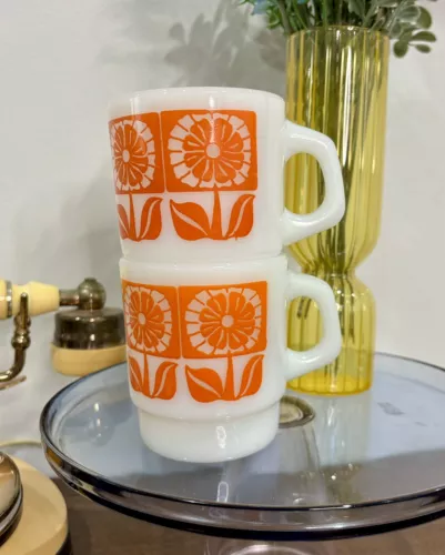 VTG Anchor Hocking Fire King Milk Glass Rare Orange Daisy Mugs Perfect Condition