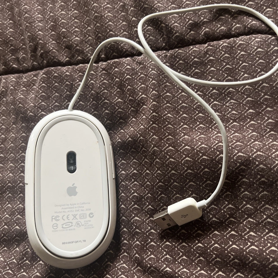 Apple A1152 USB Wired White Optical Mouse with 2 Side Buttons - Image 2 of 2