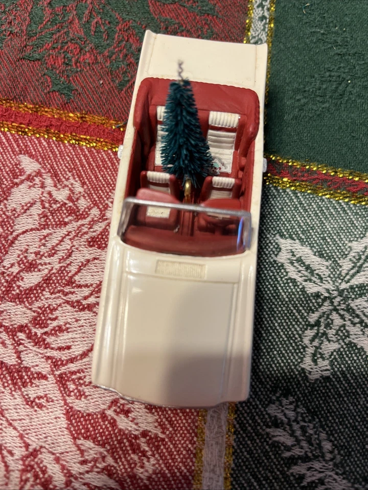 Hallmark 1992 adorno con Ford Mustang 1966 convertible con árbol de Navidad Foto 3 de 4