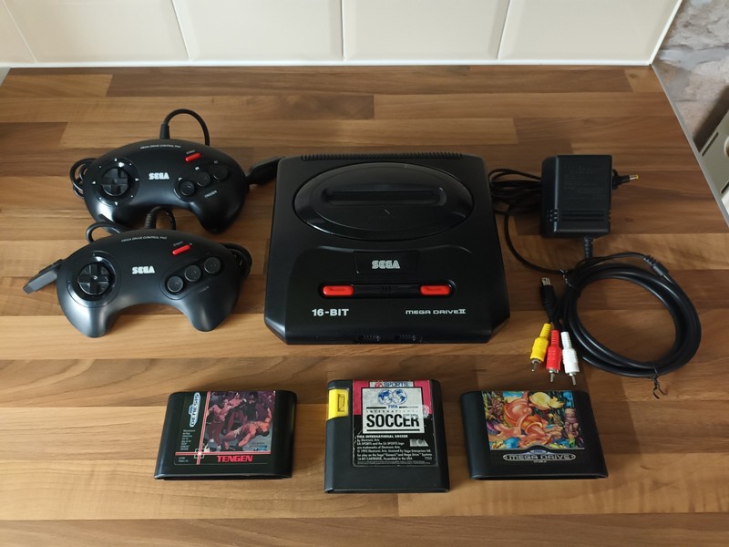 Sega Mega Drive 2 Console with Leads, 2X controllers and power supply, See Pics