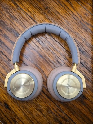 Bang & Olufsen Beoplay H9 3rd Gen Over the Ear Headphones - Argilla Bright