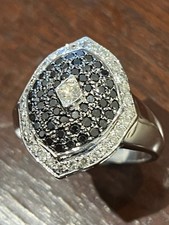 Heavy 14ct Gold White & Black Diamond Ring