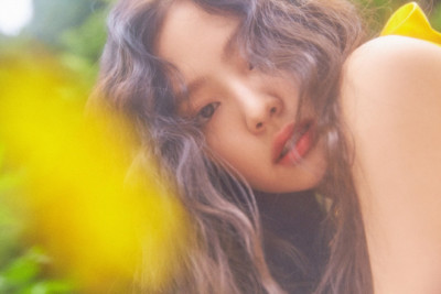 BLACKPINK JENNIE [SOLO] PHOTOBOOK CD+Photo Book+Post Card+