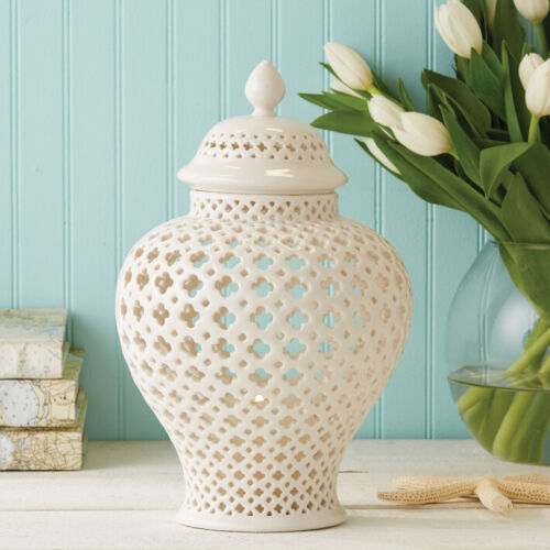 Williams-Sonoma Home White Carthage Quatrefoil Ginger Jar Lantern - Zdjęcie 1 z 4