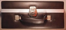 8 TRACK TAPE STORAGE / VINYL CARRYING CASE HOLDS 24 8-TRACK CARTRIDGES / VINTAGE