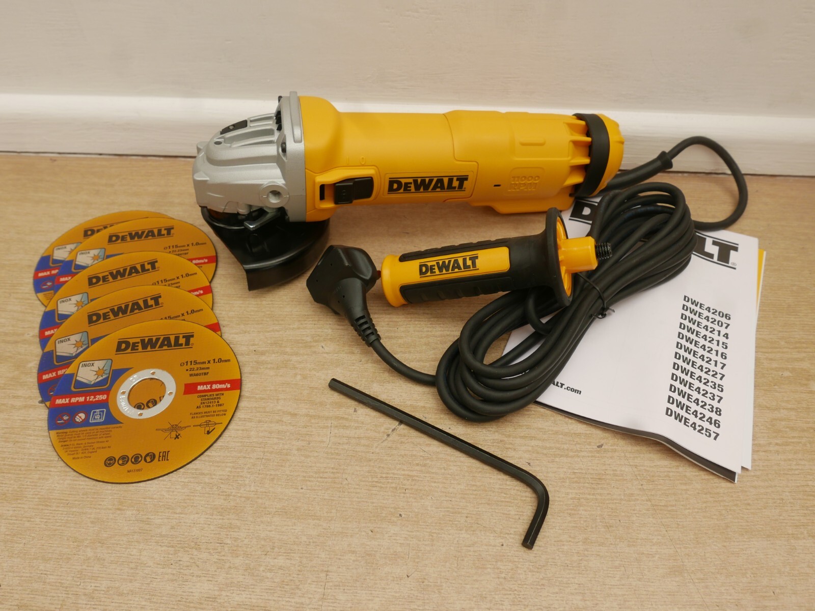 DeWALT DWE4206 115MM 1010 WATT ANGLE GRINDER NO KITBOX + 5 INOX DISCS 240V
