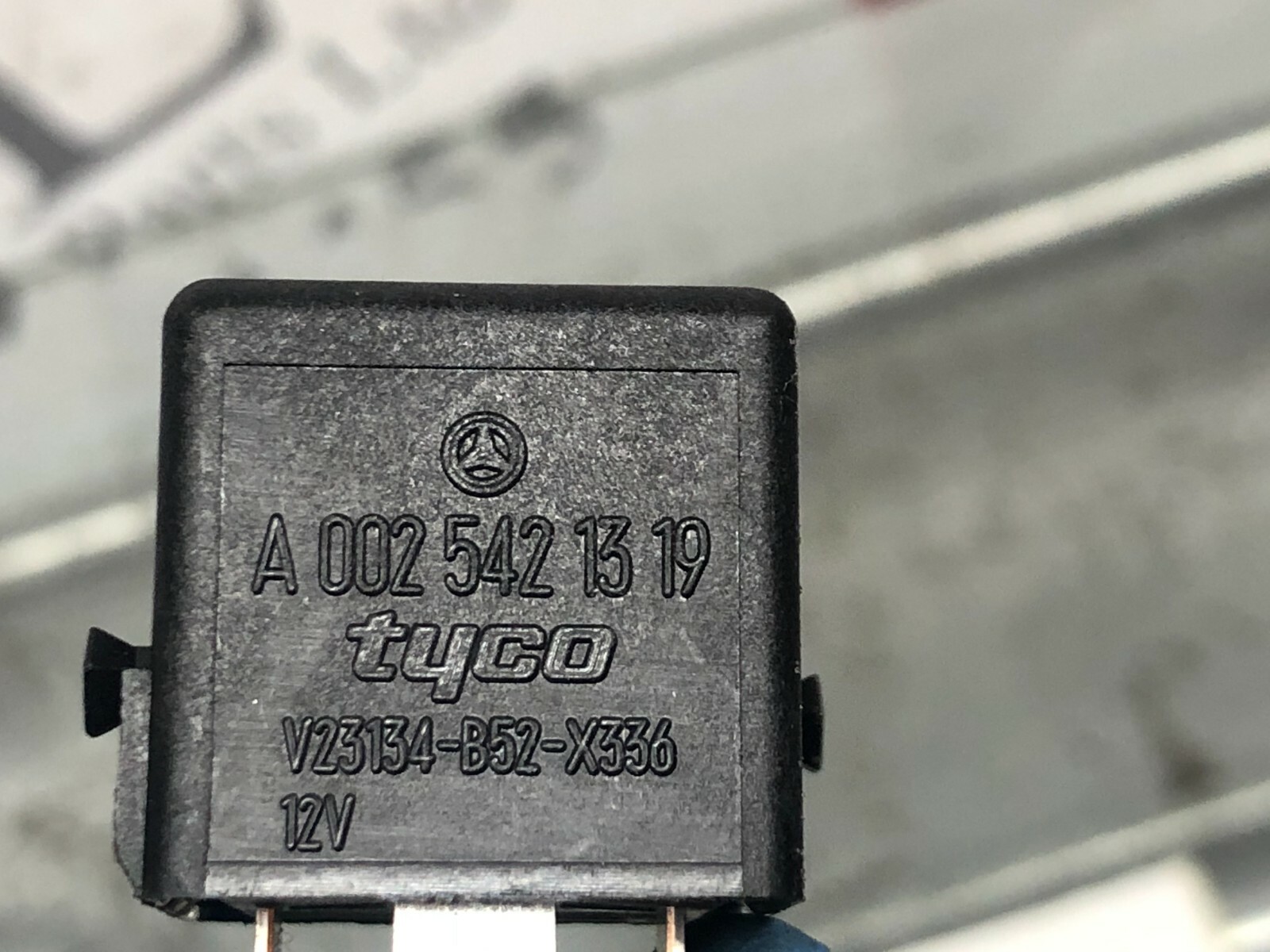 (AS) MERCEDES BENZ GENUINE W202 C CLASS BLACK RELAY 4 PIN A0025421319 eBay