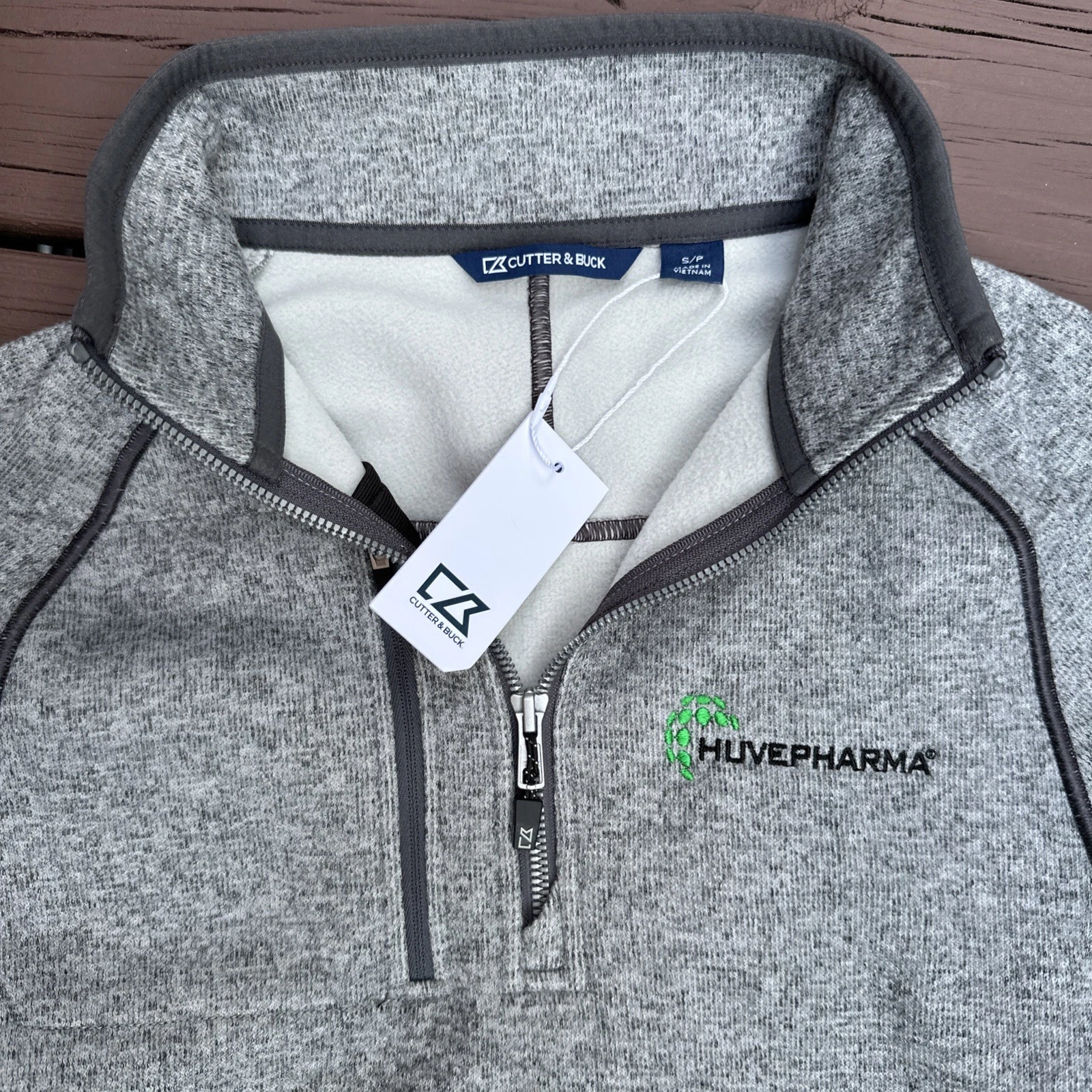 NWT Huvepharma Company Quarter-Zip Pullover Fleece Men’s Small Gray