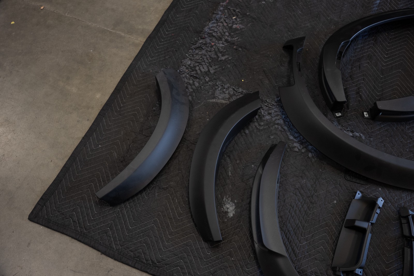 Ferrari Purosangue Wheel Arches/Fender Flares & Side Skirts OEM