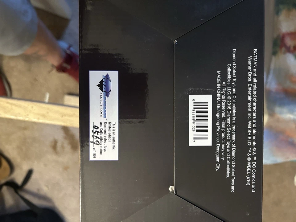 Catwoman Statue Diamond Select Toys DC Comics Batman - Image 4 of 4