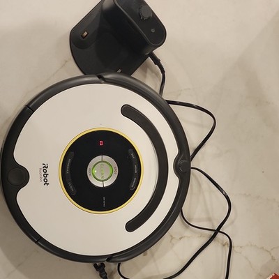 iRobot Roomba 665 Robotic Vacuum, Dirt Detect, AeroVac Bin, Charging Dock works