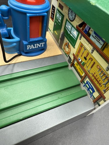 Thomas & Friends Wooden Railway Crovan’s Gate Repair Shed For Train Track Set - Bild 6 von 16