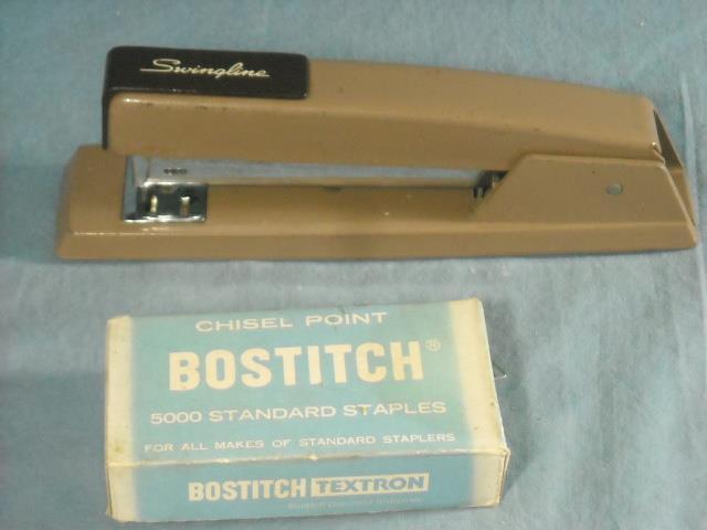VINTAGE SWINGLINE STAPLER 94-41 BROWN MADE IN USA W/ STAPLES 747-image