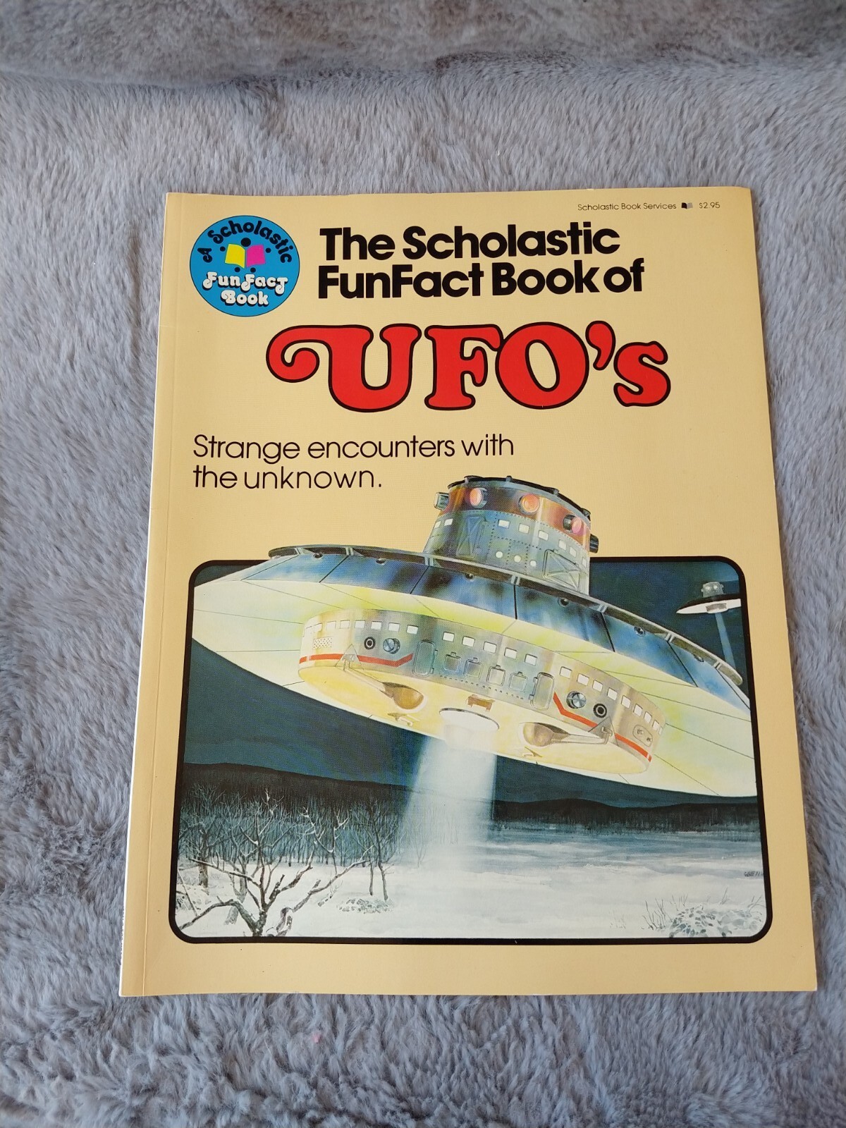 1977 The Scholastic Funfact book of UFOs RARE HTF Printed in USA ALIENS